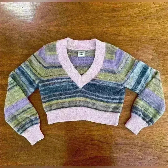 Aritzia Sunday Best Kitten V-Neck Cropped Sweater Small Excellent Condition! - Picture 6 of 9